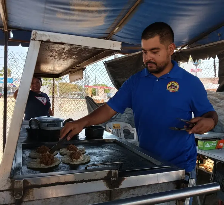 Luis Humberto y sus tacos de birria estilo Tijuana conquistan Santa Fe