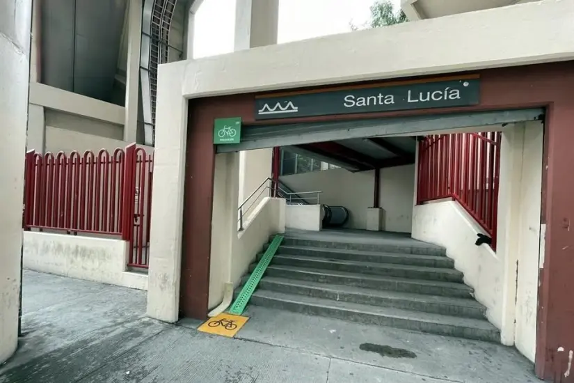 Para llegar a Santiago, podrás tomar un metro en la estación de Santa Lucía. Foto: Cortesía. Para llegar a Santiago, podrás tomar un metro en la estación de Santa Lucía. Foto: Cortesía.