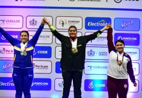 Martha Elena Montoya gana triple oro en halterofilia para Sinaloa en la Olimpiada CONADE 2025