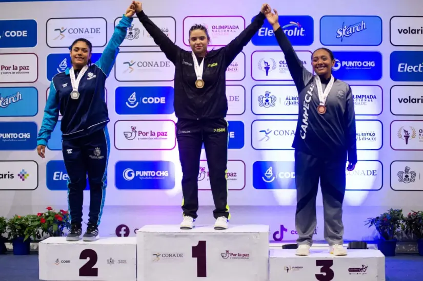 Melany Montes emociona a Sinaloa con su actuación en halterofilia CONADE 2025. Con garra y pasión, Melany Montes sube al podio tres veces en halterofilia Sub-20. Foto: ISDE