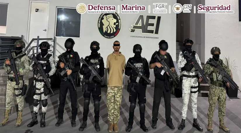 Continúan los operativos de seguridad en Nuevo León Sujeto detenido. Foto: Defensa