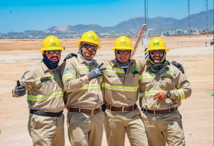 Los trabajadores de la CFE que visiten tu hogar deben llevar su uniforme oficial. Foto: cortesía Los trabajadores de la CFE que visiten tu hogar deben llevar su uniforme oficial. Foto: cortesía.