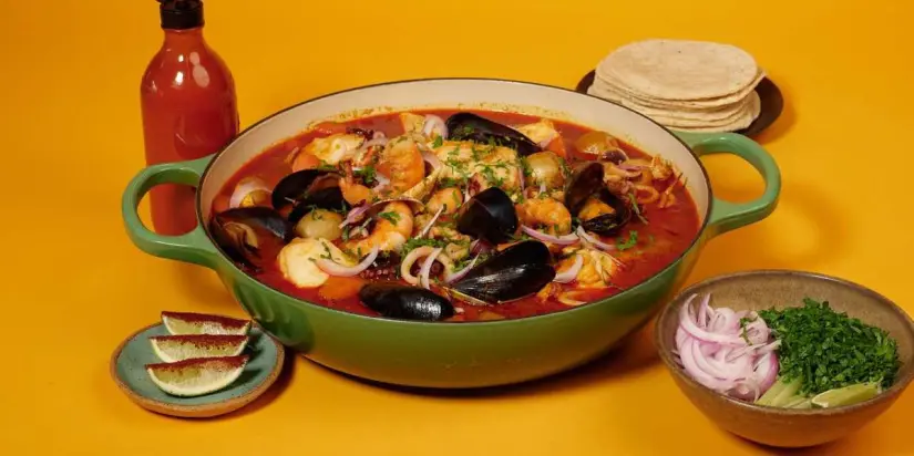 Descubre cómo puedes preparar el caldo siete mares. Foto: ChefSteps. Descubre cómo puedes preparar el caldo siete mares. Foto: ChefSteps.