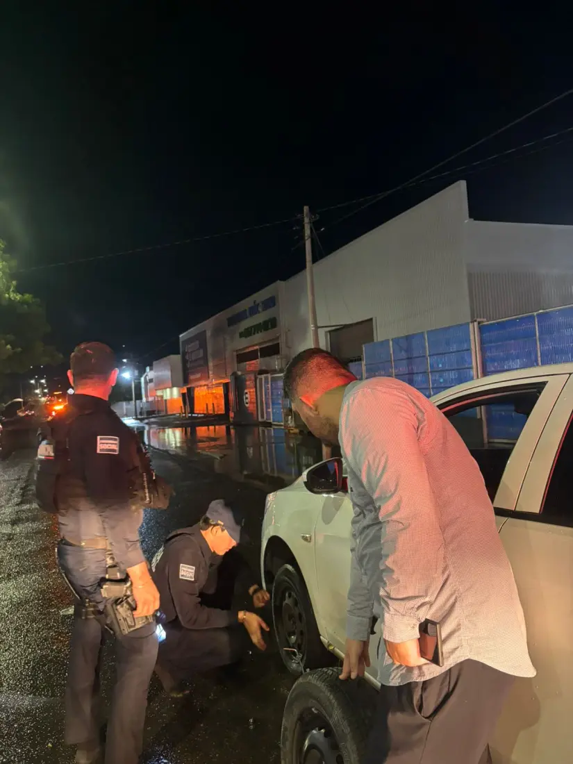 Elementos de la SSPyTM demuestran compromiso y humanidad en medio de la emergencia por lluvias. Foto: SSPyTM
