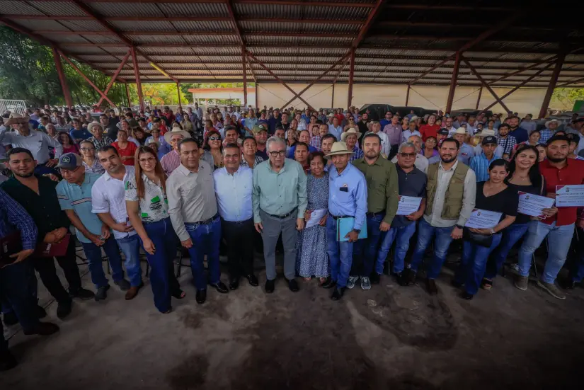 La ceremonia contó con la presencia de varios funcionarios. Foto: Gob. de Sinaloa