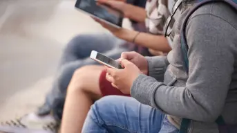 Congreso de Querétaro aprueba prohibición de celulares en escuelas: ¿Cómo funcionará?