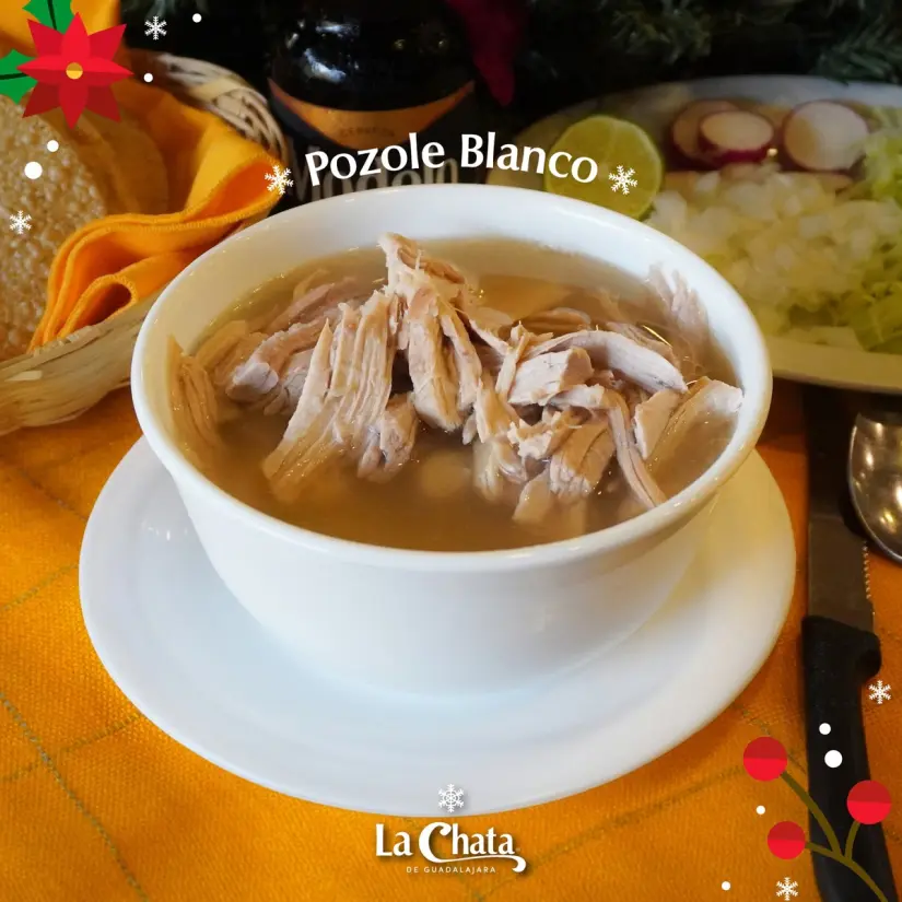 Disfruta de un rico pozole en La Chata de Guadalajara. Foto: La Chata. 