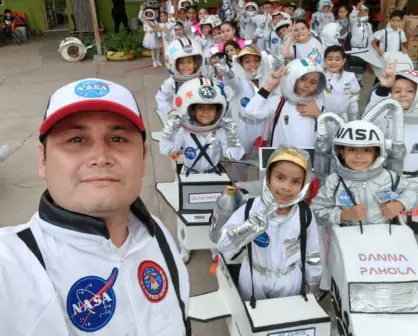 ¡De nuevo lo hizo! El profe Napoleón llevó a sus alumnos desde Guamúchil al espacio