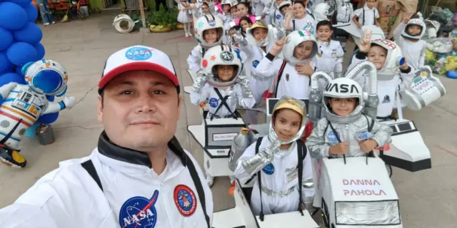 ¡De nuevo lo hizo! El profe Napoleón llevó a sus alumnos desde Guamúchil al espacio