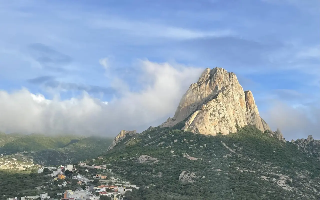 Estos son todos los detalles acerca de la Peña de Bernal. Foto: México Ruta Mágica.
