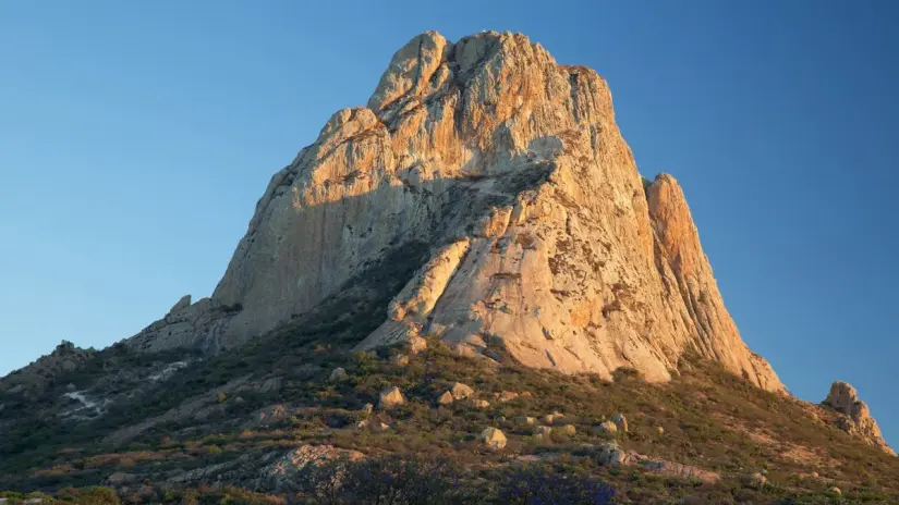 La Peña de Bernal es patrimonio natural que debe cuidarse. Foto: Expedia. 