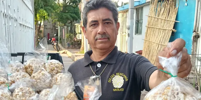 Entre palomitas, piloncillo y esfuerzo, Julián se convirtió en el Señor de los Ponteduros en Navolato