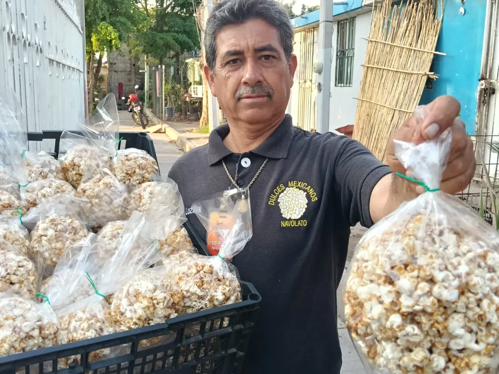 Entre palomitas, piloncillo y esfuerzo, Julián se convirtió en el Señor de los Ponteduros en Navolato