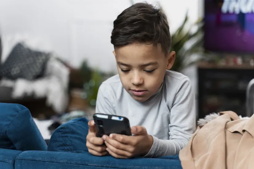Conoce todos los detalles acerca de la prohibición de celulares en escuelas de Querétaro. Foto: Freepik. Conoce todos los detalles acerca de la prohibición de celulares en escuelas de Querétaro. Foto: Freepik.