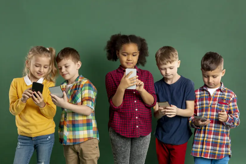 La Ley Kuri busca regular el uso de las redes sociales en los menores de edad. Foto: Freepik. La Ley Kuri busca regular el uso de las redes sociales en los menores de edad. Foto: Freepik.