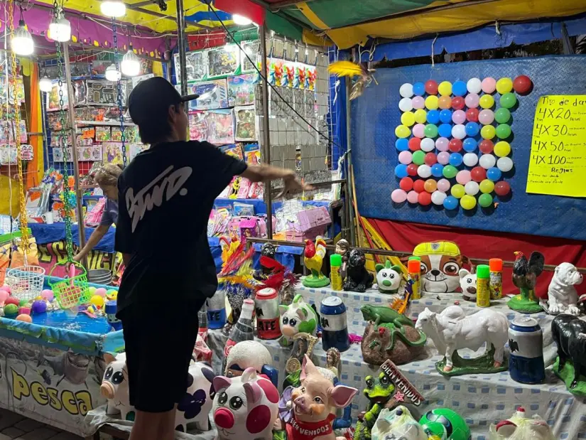 Entre las atracciones, hubo una feria popular para los visitantes.