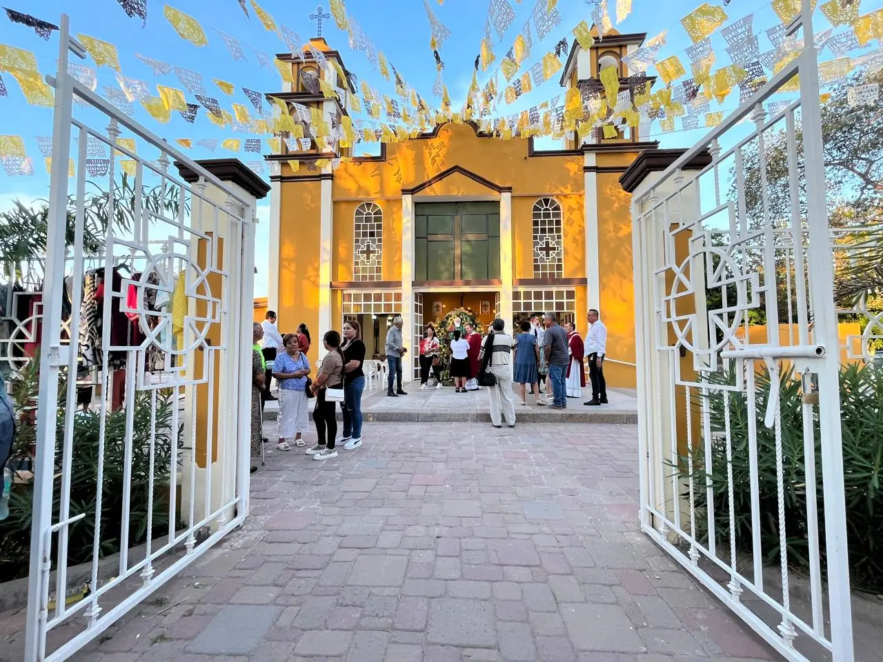 San Pedro, recibió con los brazos abiertos a todos los visitantes a la feria artesanal.