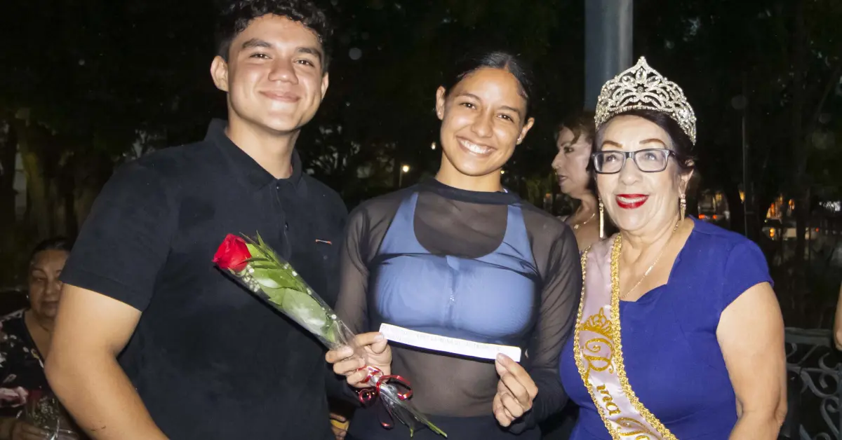 Bajo la lluvia y entre aplausos, eligen a Susan Karyme como la nueva Reina de Tardes de Danzón en Culiacán