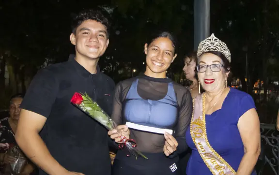 Bajo la lluvia y entre aplausos, eligen a Susan Karyme como la nueva Reina de Tardes de Danzón en Culiacán