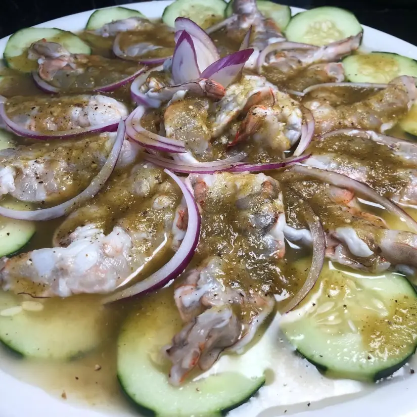 imagen recuadro Hay versiones de aguachile que se come el camarón cocido Foto: cocinaperrona (Instagram)