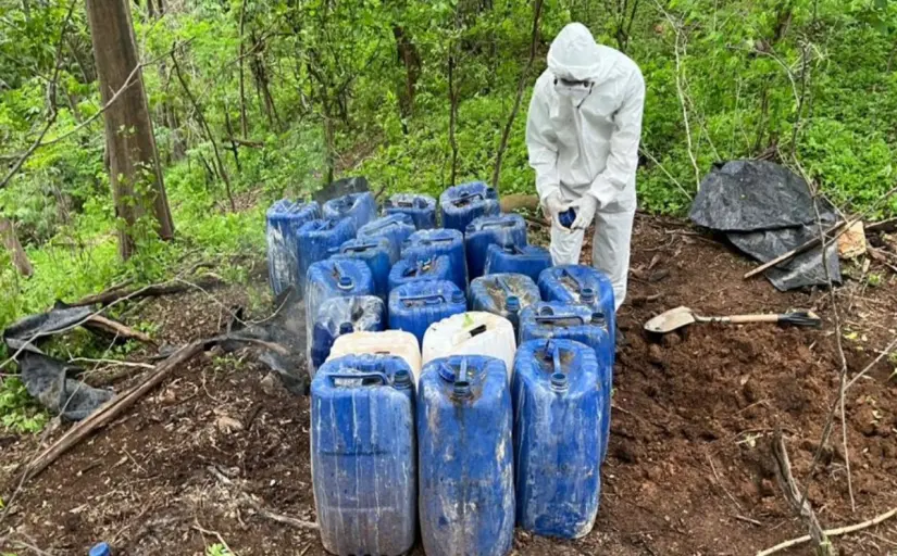 Golpe al narco en Sinaloa: aseguran fentanilo con valor de 378 millones de pesos en Cosalá Un narcolaboratorio fue desmantelado en una zona apartada de Cosalá. Foto: SSPC