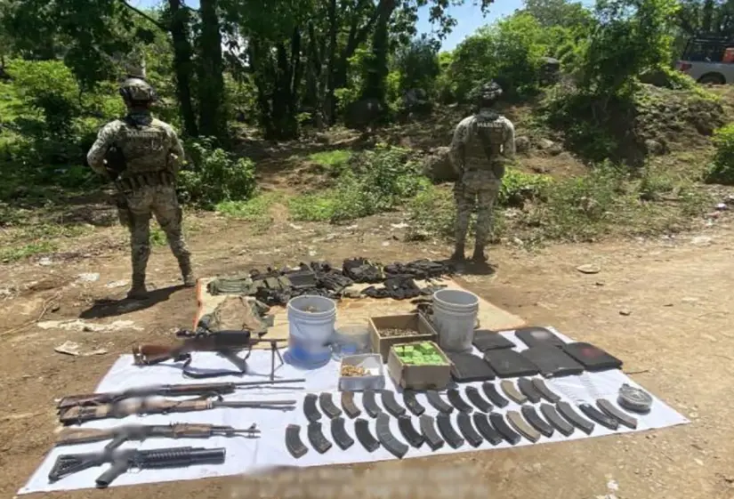 Golpe al narco en Sinaloa: aseguran fentanilo con valor de 378 millones de pesos en Cosalá Armas y municiones aseguradas durante operativos en Sinaloa. Foto: SSPC