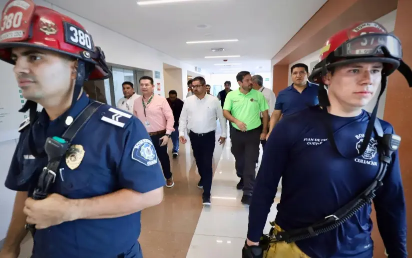 Un total de 90 pacientes fueron evacuados tras incendio en el Nuevo Hospital General de Culiacán Los efectivos trabajos de las autoridades permitieron que no hubieran heridos. Foto: Gob. de Sinaloa