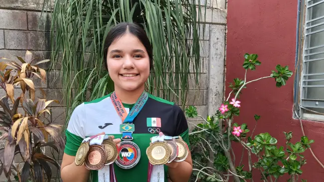 Danna Valeria Soto atesora como un logro personal el haber obtenido su cinta negra en plena pandemia y con cubrebocas, un momento complicado por lo difícil que fue la preparación. | Imágenes de Francisco Castro y cortesía