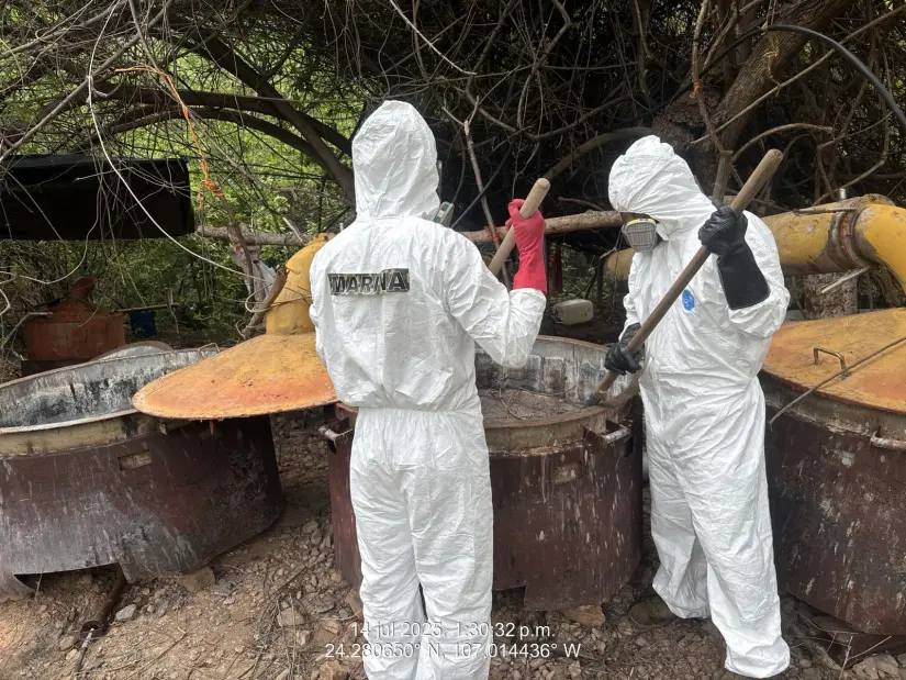 Marina neutraliza laboratorio clandestino en Abuya, Sinaloa Elementos asegurando el recinto. Foto: Marina
