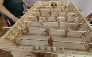 Juego de los Dioses: artesano de Tlaxcala crea el primer futbolito prehispánico de México