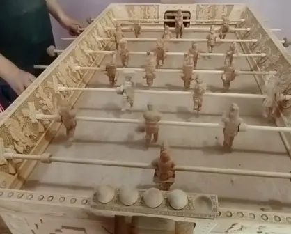 Juego de los Dioses: artesano de Tlaxcala crea el primer futbolito prehispánico de México
