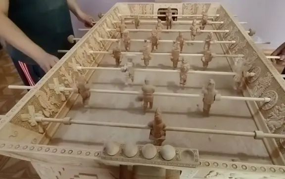 Juego de los Dioses: artesano de Tlaxcala crea el primer futbolito prehispánico de México