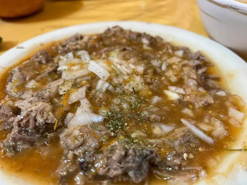 imagen recuadro Birria el platillo más típico de Aguascaliente Foto: Al Minuto Aguascalientes (Facebook)
