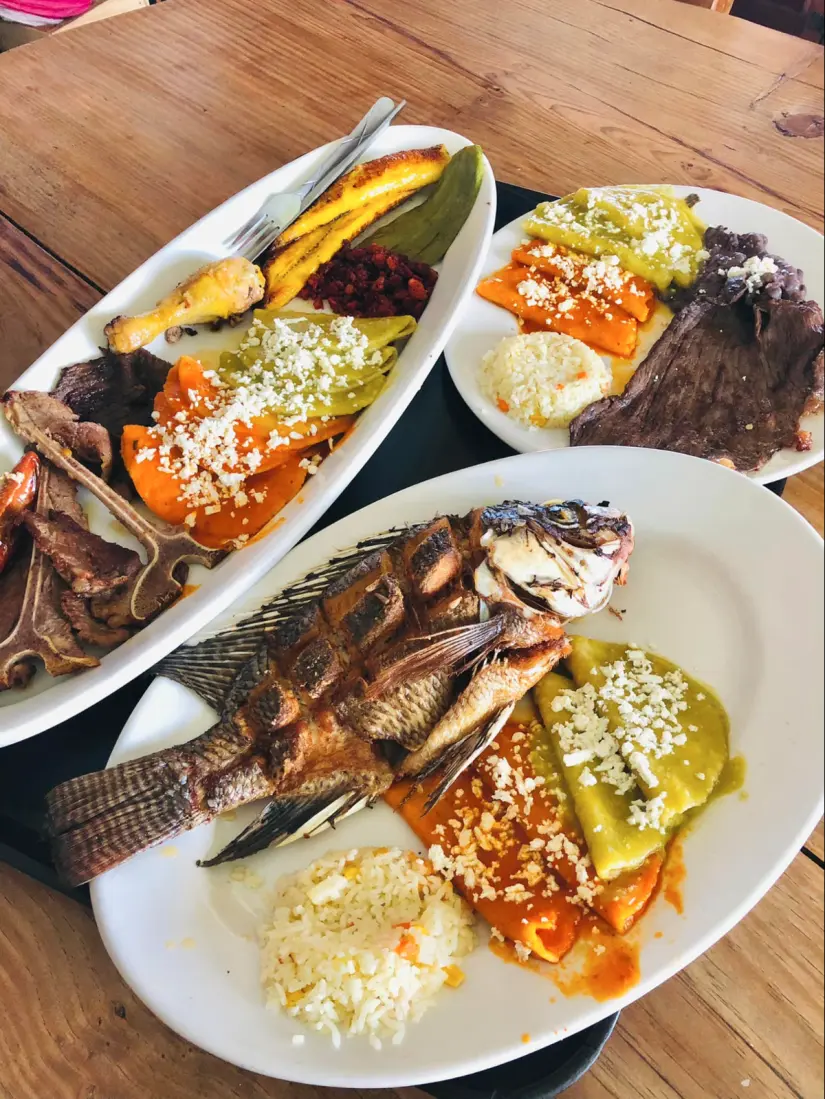 Disfruta de los platillos del restaurante El Balcón Molango. Foto: Facebook Restaurante El Balcón.
