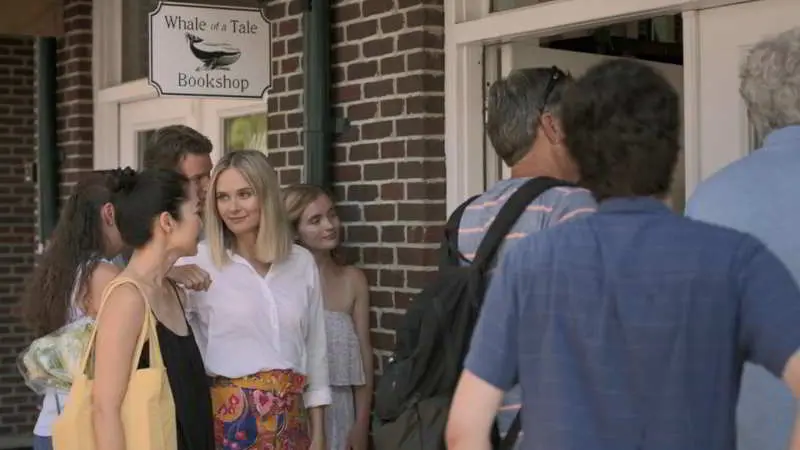 ¿En dónde se grabó El verano en el que me enamoré? Librería Papercut Books. Foto: Prime Video