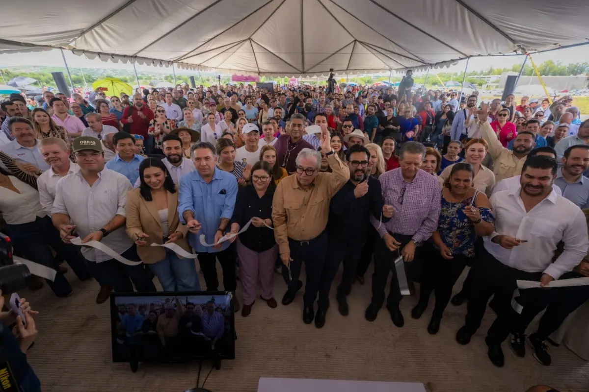 El gobernador Rubén Rocha Moya encabezó este jueves 17 de julio la inauguración del Puente Santa Fe, una obra que conecta a los sectores Humaya y Santa Fe con la 6 de Enero y Las Cucas. | Imágenes cortesía del Gobierno de Sinaloa.
