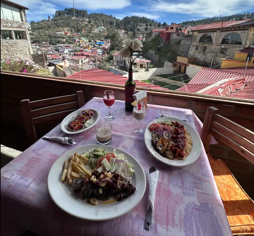 Disfruta de exquisitos platillos y hermosas vistas en el restaurante La Cascada Real. Foto: Facebook La Cascada Real Restaurante - Bar.