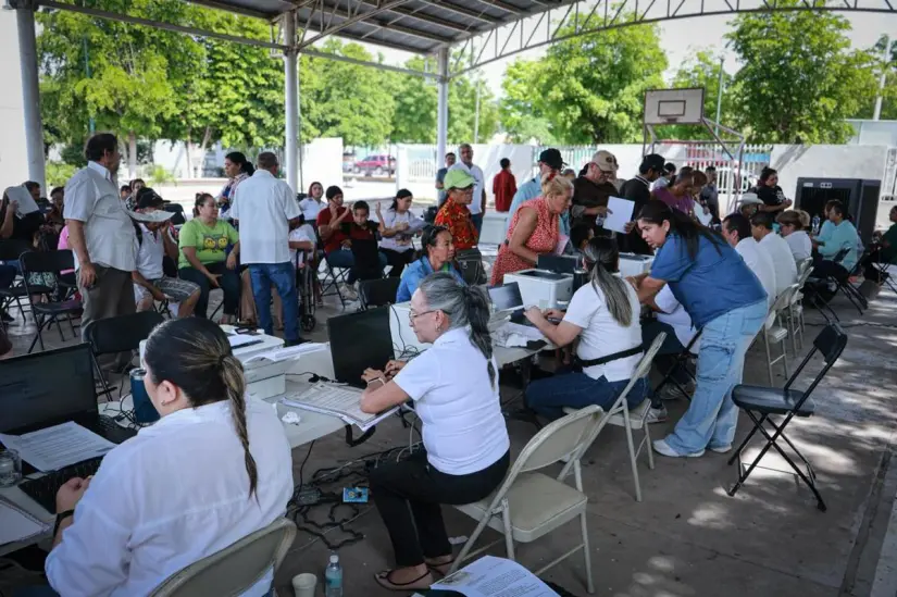 Con alegría y esperanza, cientos de familias recuperan su identidad en Culiacán. Ayuntamiento de Culiacán
