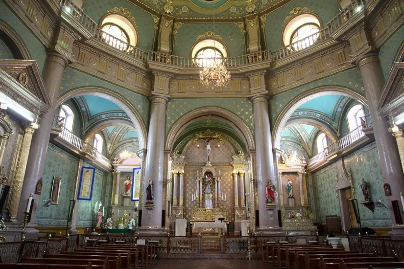Interior de la Parroquia del Señor del Salitre Foto: México Desconocido