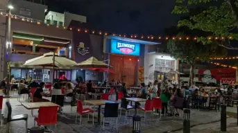 Paseo del Ángel se convierte en corredor peatonal nocturno con arte, música y comercio local