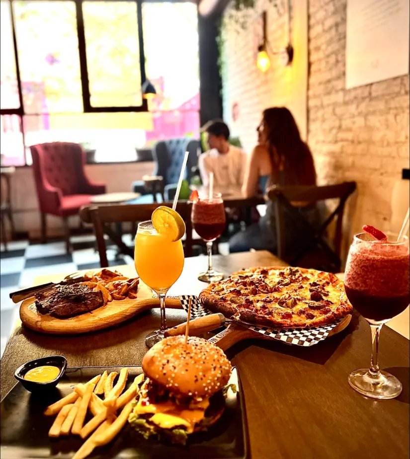 Disfruta de los platillos del restaurante RosaNegra Tulancingo. Foto: Facebook RosaNegra.