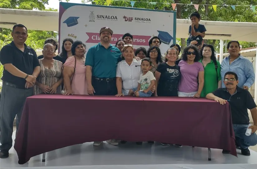 Nunca es tarde para aprender: adultos mayores de corazón joven del CDI No. 2 celebran un año más de crecimiento con pasión, arte y constancia Celebran logros de adultos mayores en clausura de talleres del CDI No. 2 en la colonia Sinaloa. Foto: Juan Madrigal