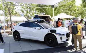 Autos sin chofer: así están conquistando las calles los robotaxis de Google
