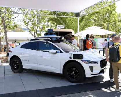 Autos sin chofer: así están conquistando las calles los robotaxis de Google