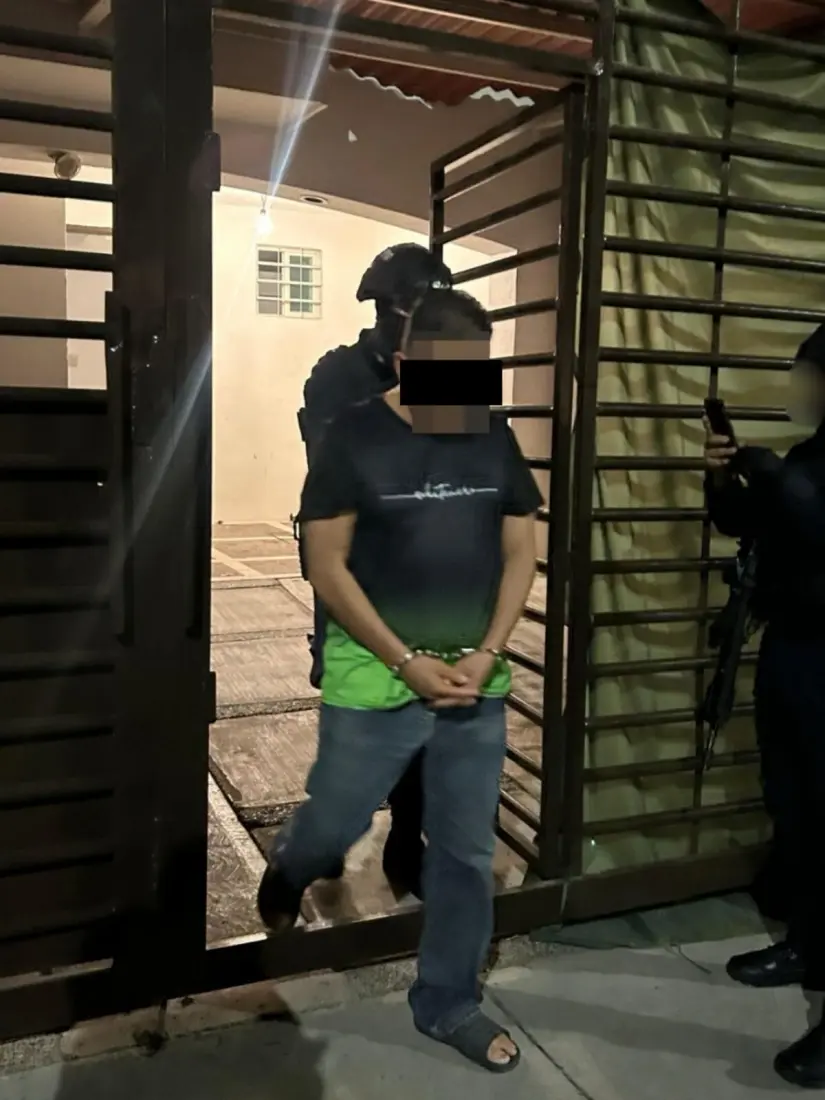 Uno de los detenidos en el cateo en León. Foto: Cortesía Uno de los detenidos en el cateo en León. Foto: Cortesía