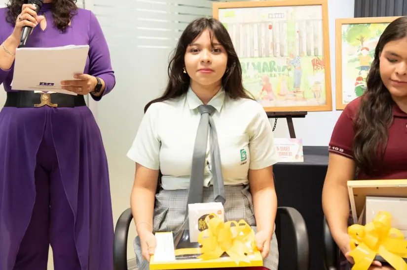 Carmen Sugei recibió como premio un diploma, un reloj inteligente y cupones para consumir en Panamá.