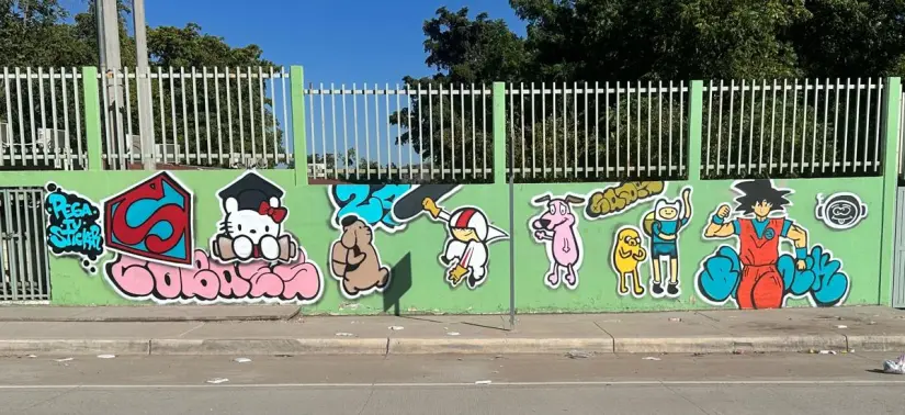 También Carmen Sugei participó en la creación del mural del plantel, una iniciativa de Vamos Pintando y SUMA en la colonia Emiliano Zapata. Foto: Juan Madrigal