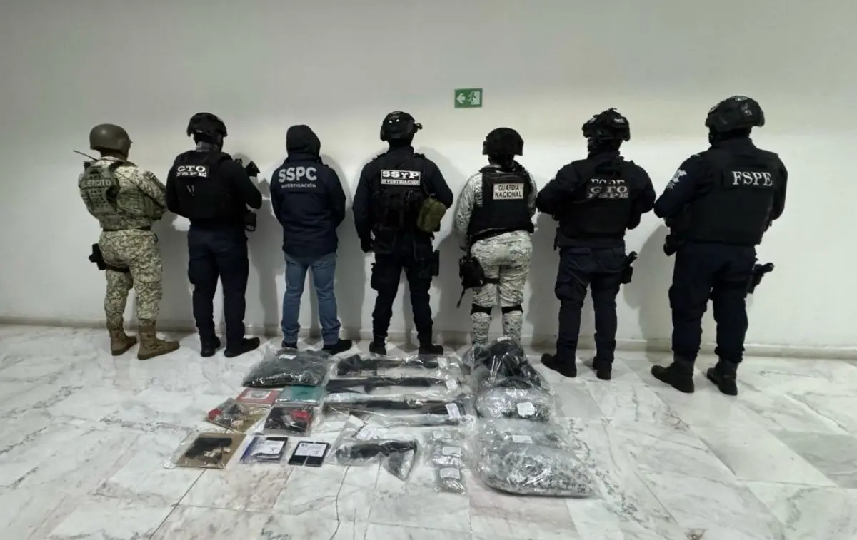Dos hombres detenidos deja cateo en León. Foto: Cortesía