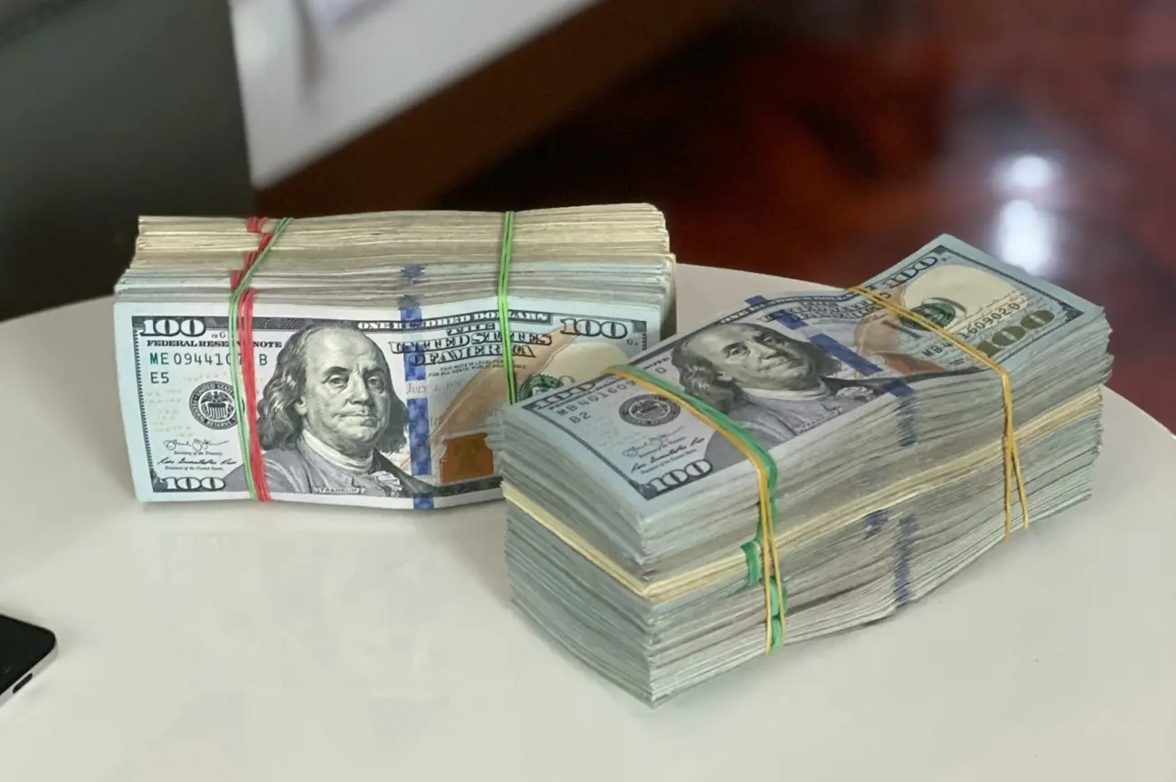 Dólar.