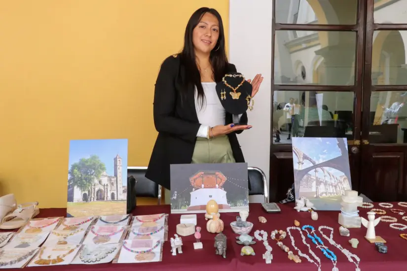 Artesanías que podrás encontrar en la Feria patronal de Santiago Apóstol en Tecali de Herrera Artesanías que podrás encontrar en la Feria patronal de Santiago Apóstol en Tecali de Herrera. Foto: Cortesía